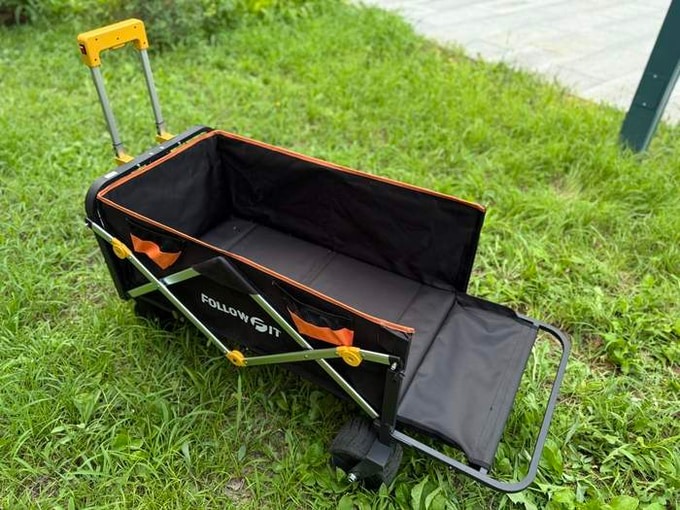 後方艙蓋可開啟，瞬間擴增儲物空間至 180 公升