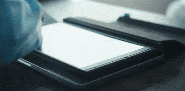 展開折疊的雙螢幕