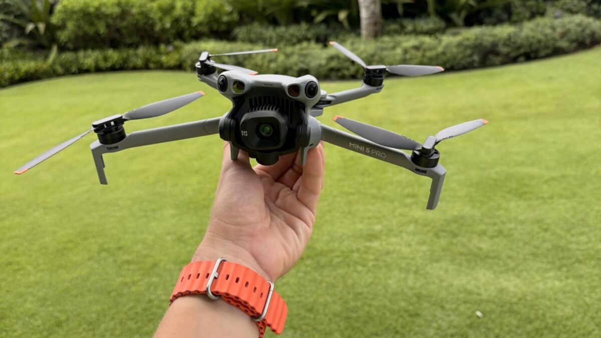 DJI Mini 5 Pro and DJI Mini 4 Pro side by side comparison