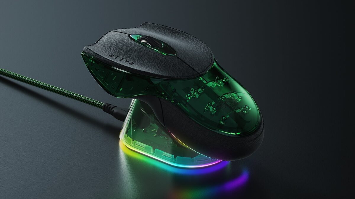 Razer Boomslang 20週年紀念版在桌面上的情境圖