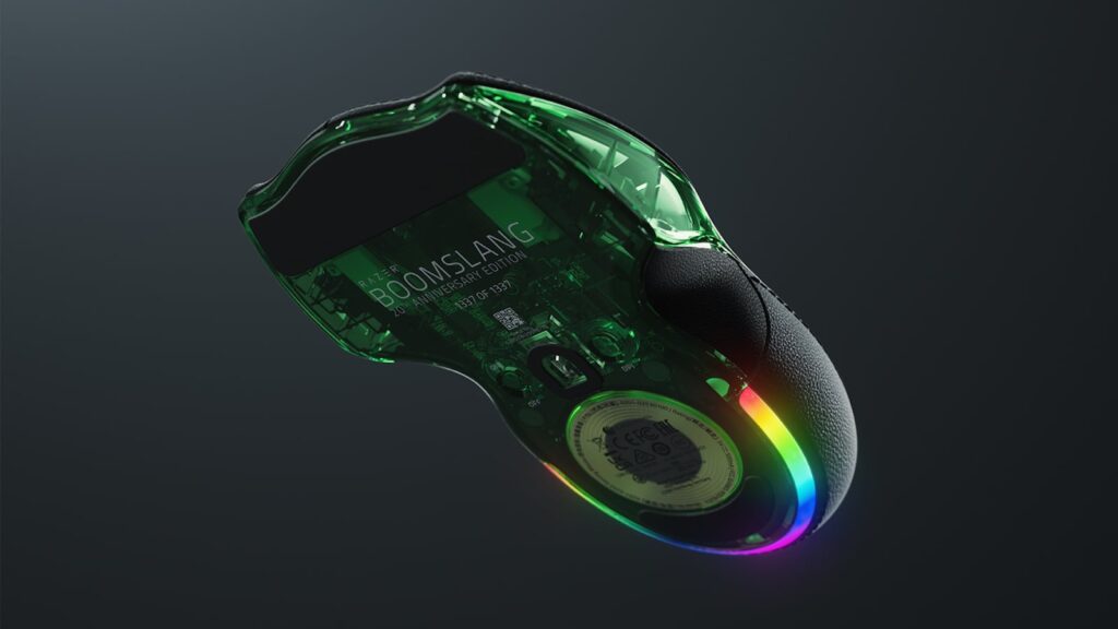 Razer Boomslang 20週年紀念版與其收藏級LED展示框