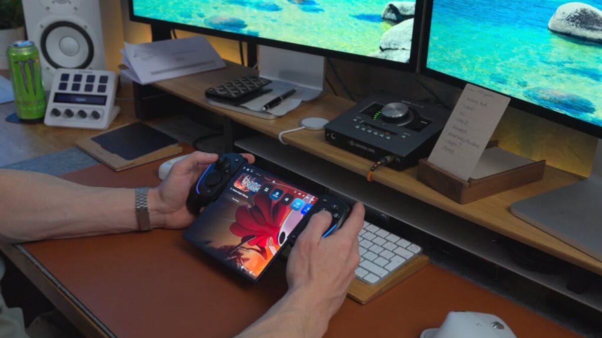 Foldable phone used as a laptop with a keyboard