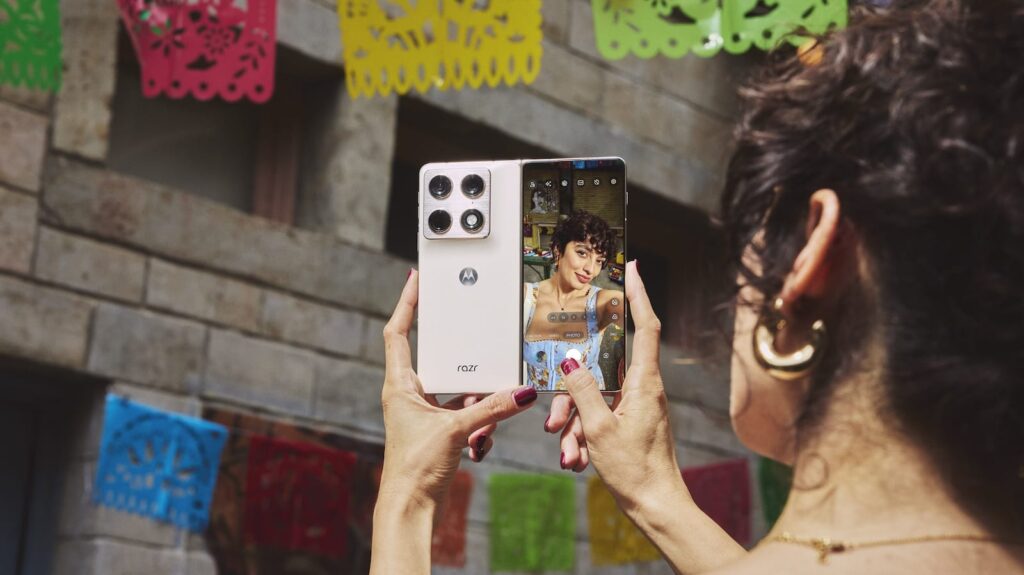 Motorola Razr Fold 折疊手機