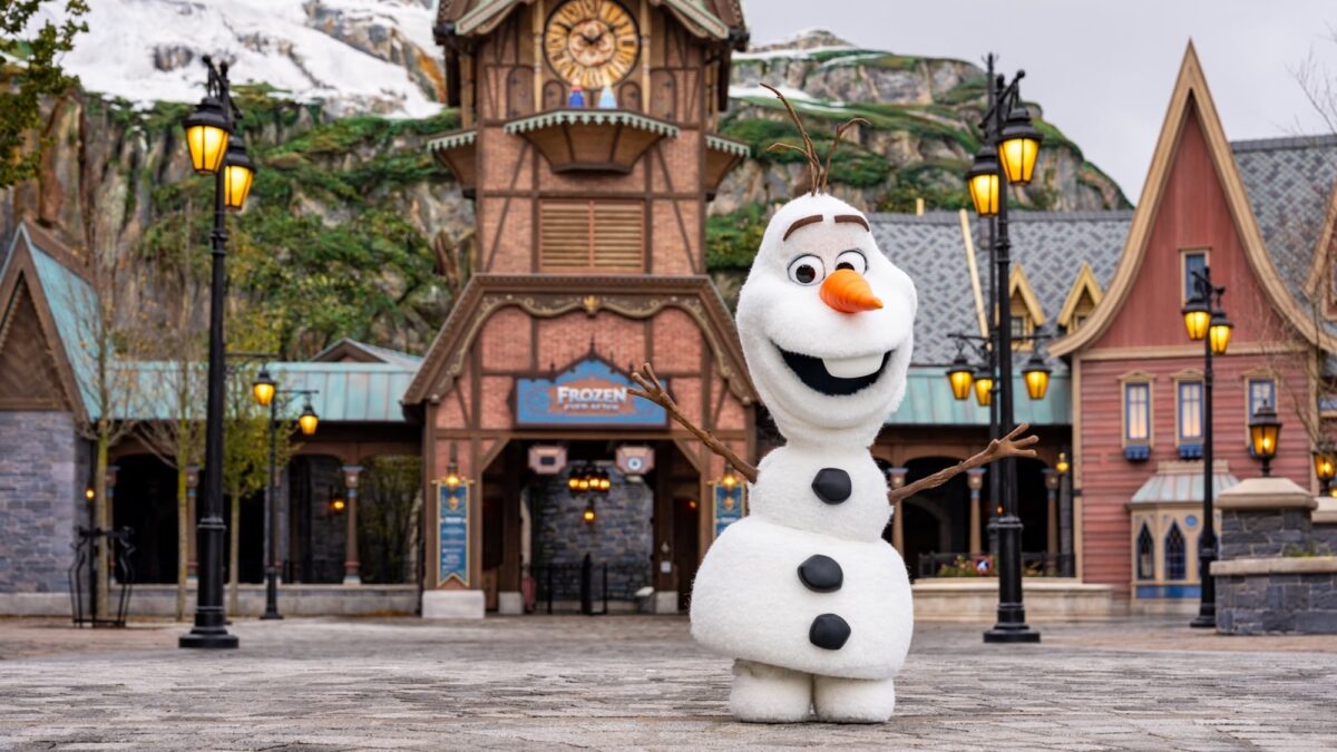 Robotic Olaf waddling on stage