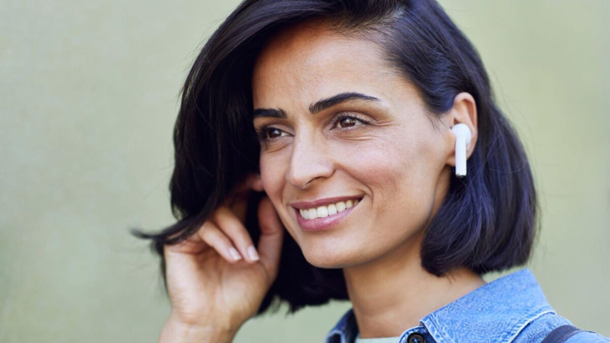 6 BEST TRANSLATOR EARBUDS FOR WORK MEETINGS AND GLOBAL ADVENTURES