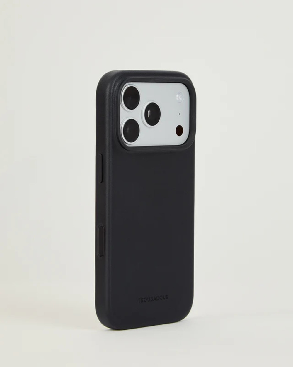 iPhone_18_Pro_Plain_Case_Black_Front_34_Filled_01_ec621dbc-e85b-4c3d-93e3-f4dcc0658ed5 (1)